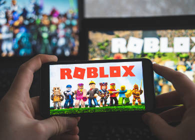 A year after FTC complaint, Roblox will now hide ads for players 13 and  under